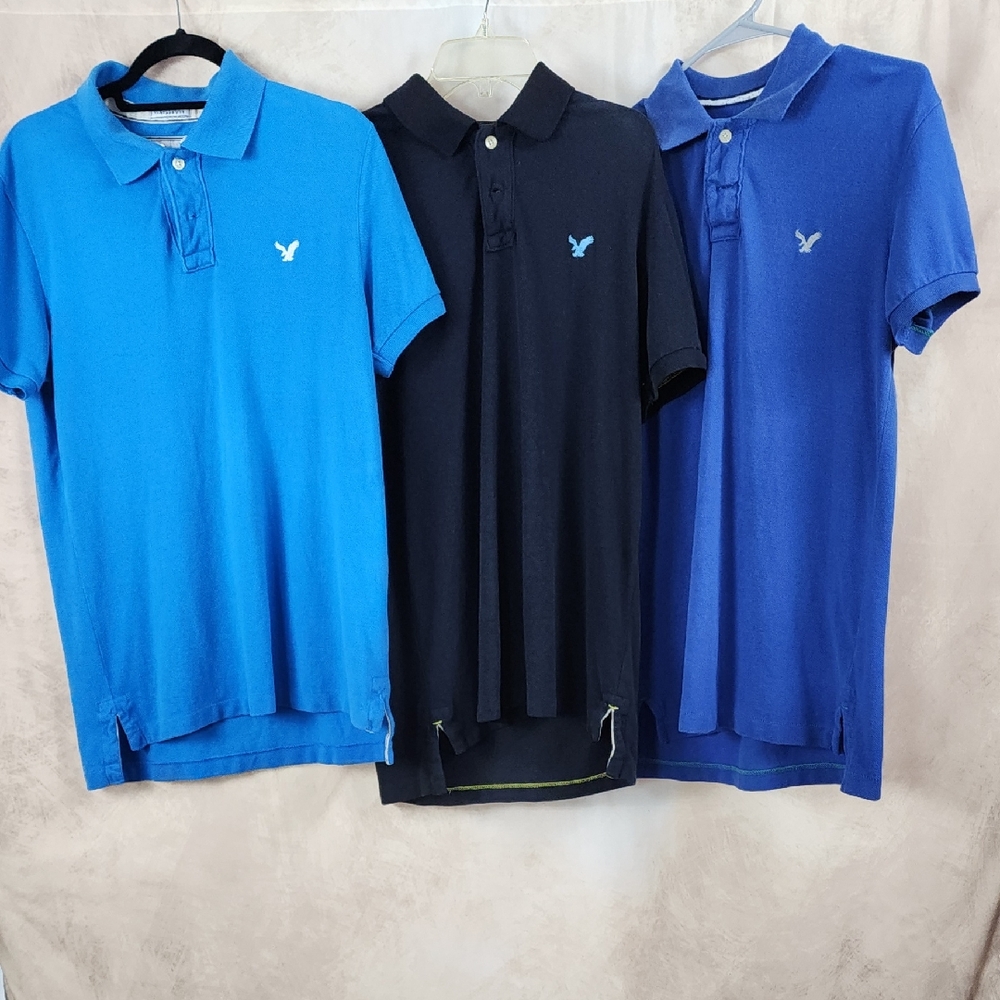 American Eagle Outfitters/ Vintage Fit/Size M/ 3 shirts For Price Of 1
